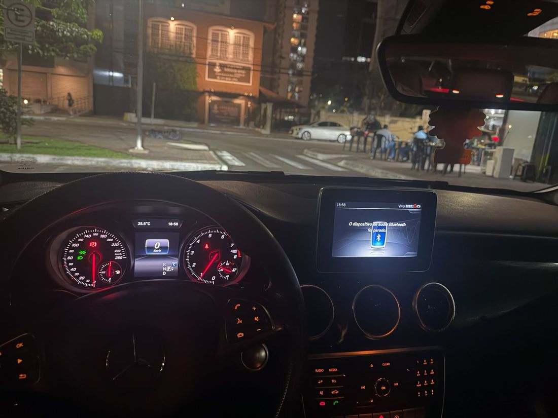 Cockpit e central multimídia da CLA
